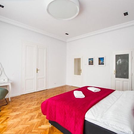 Spacious Riverviews Apartment Near Piata Unirii Gran Varadino Esterno foto