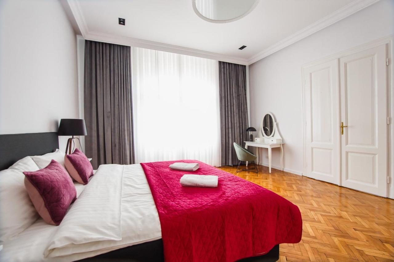 Spacious Riverviews Apartment Near Piata Unirii Gran Varadino Esterno foto