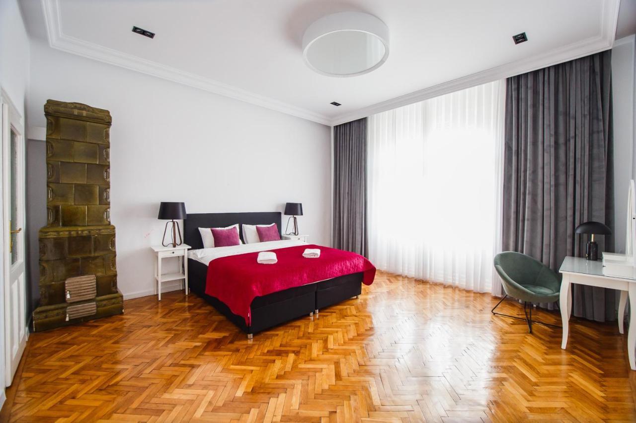 Spacious Riverviews Apartment Near Piata Unirii Gran Varadino Esterno foto