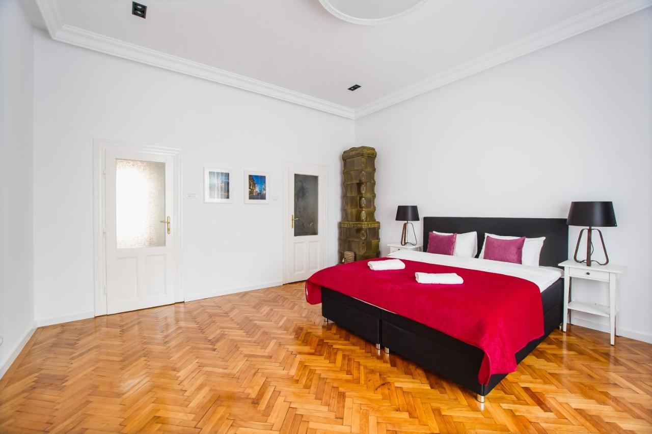 Spacious Riverviews Apartment Near Piata Unirii Gran Varadino Esterno foto