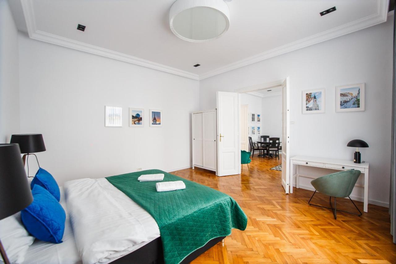 Spacious Riverviews Apartment Near Piata Unirii Gran Varadino Esterno foto