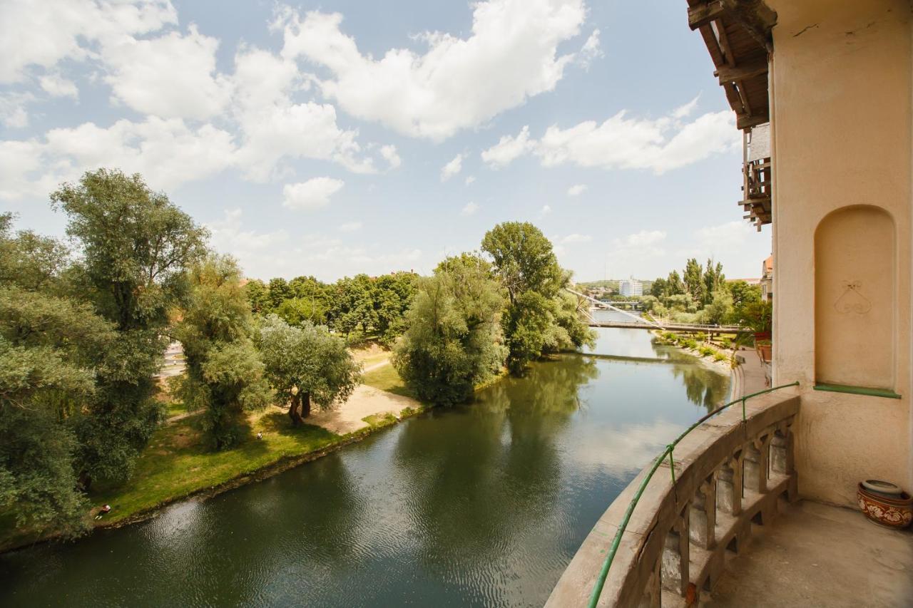 Spacious Riverviews Apartment Near Piata Unirii Gran Varadino Esterno foto