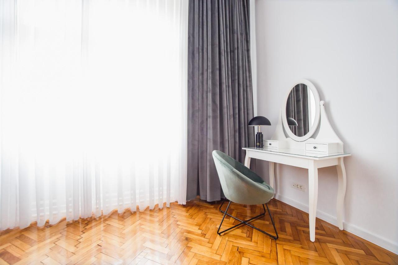 Spacious Riverviews Apartment Near Piata Unirii Gran Varadino Esterno foto